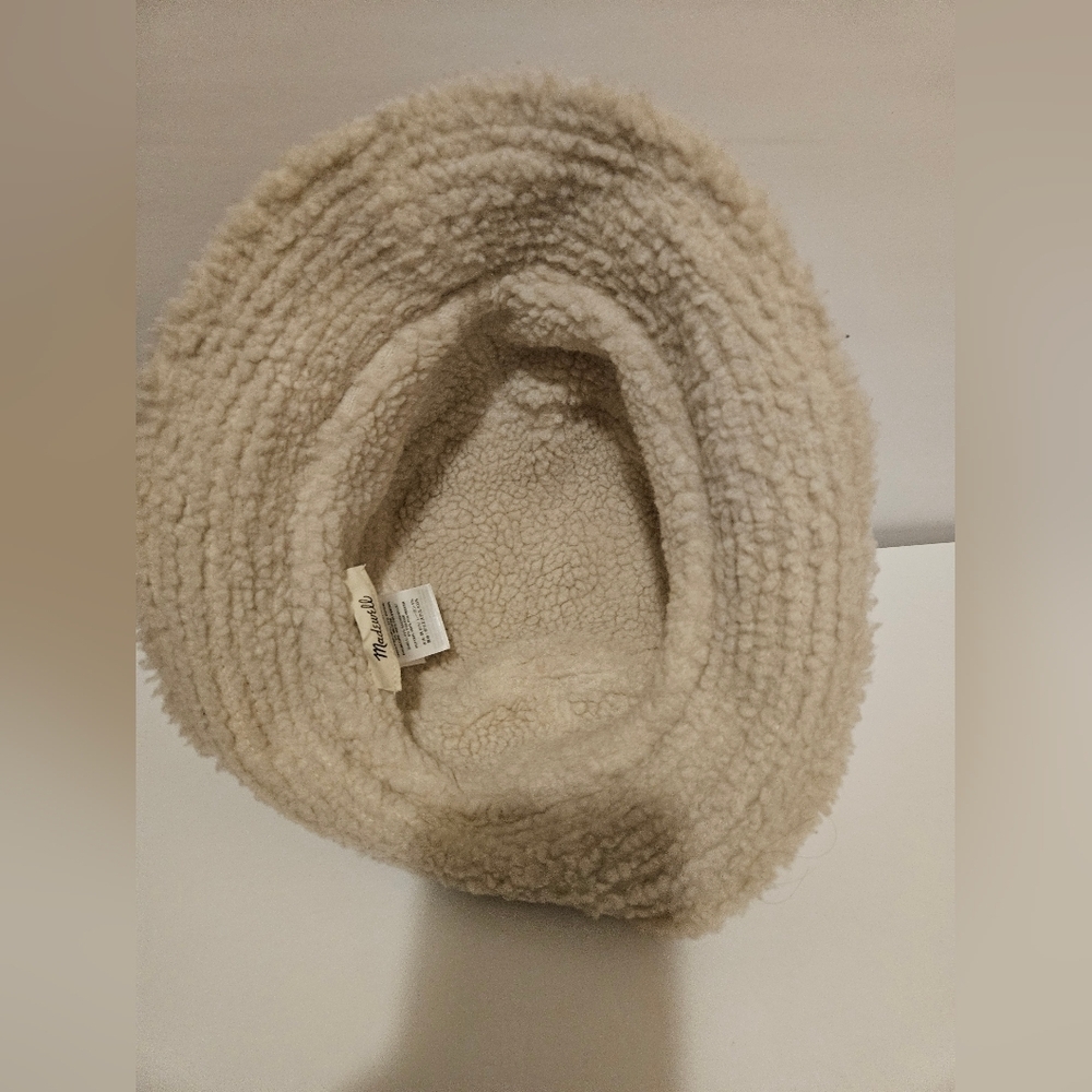 Madewell - Women's S/M Canvas Sherpa  Camel Bucket Hat with Soft White Trimll - Picture 4 of 5